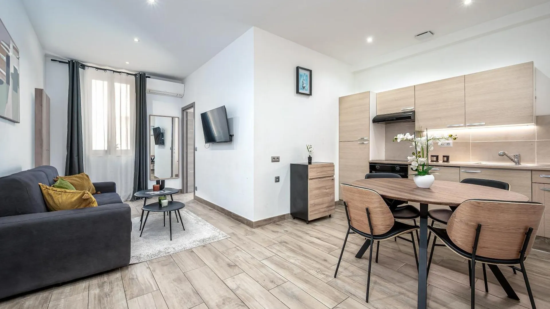 Imhost -Cannes Centre Rue Hoche Palais - Croisette Plage צרפת